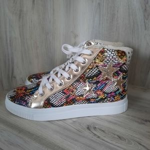 Steve madden kids jeagle multi size 4 new  in box